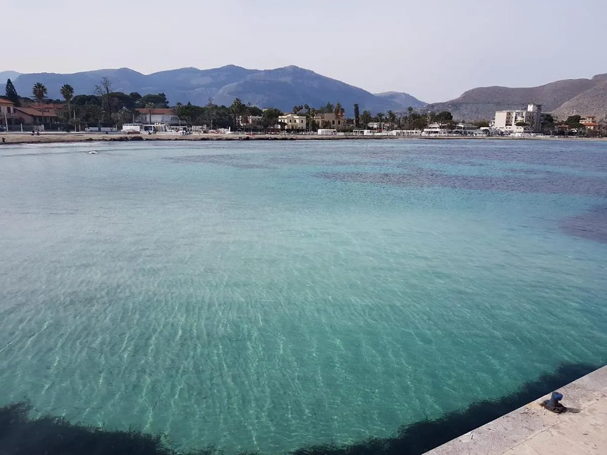 Villa Ania Mondello Guest house